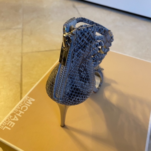 Michael Kors Embossed leather sandal - Picture 3 of 3